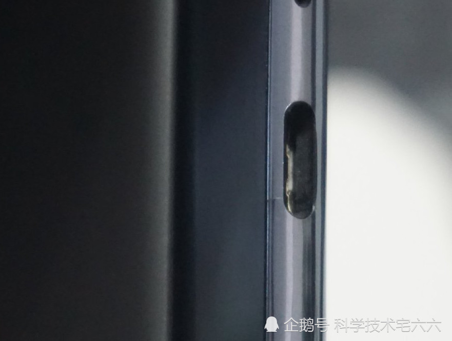 荣耀magic2充电口开裂,华为官方态度让消费者