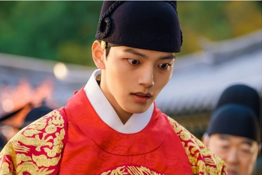 《双面君王》吕珍九和李世英:无情的"夫妻合影"被捕捉到