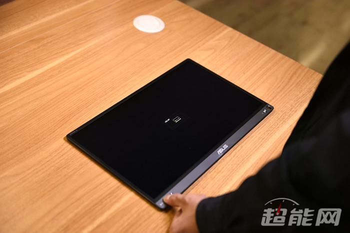 华硕MB16AP便携显示器评测:前所未有的极致