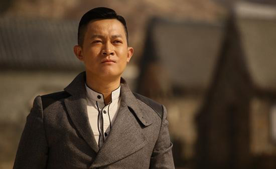 想要借口将玉梅带走,可是另一边的吴乾坤却一直阻拦他