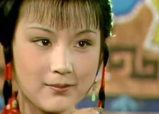 从薛蟠的口中我们知道卫若兰的父亲随南安王爷征战死在沙场,南安王爷