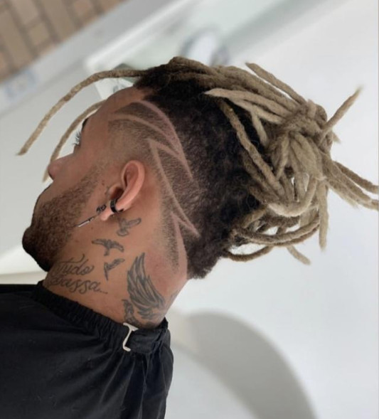 内马尔新发型炫酷炸天 回巴西欢度圣诞获图赫