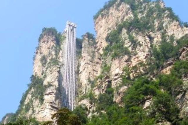 8亿元,电梯高300米,周围悬崖峭壁