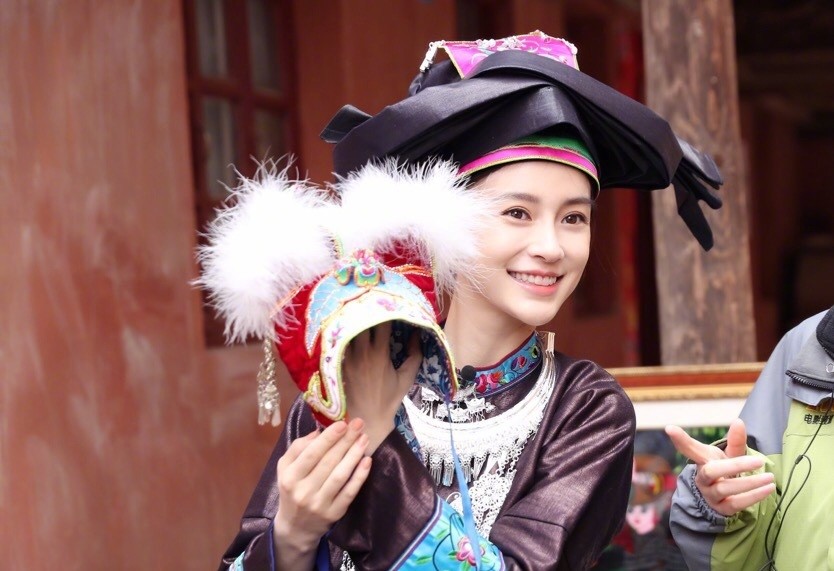 差点没认出来,杨颖穿壮族服饰可爱又俏皮,29岁