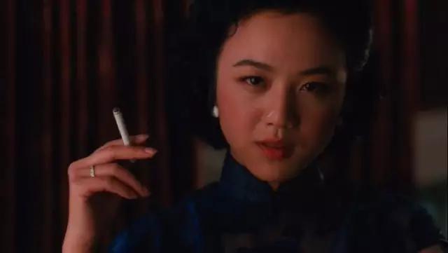 女士香烟里的爆珠有啥用途 很多人都用错了 研发者用意是这样