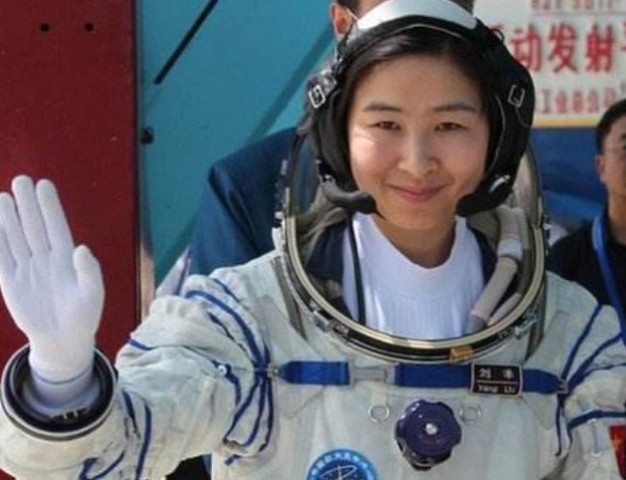 她是女中豪杰,中国首位登上太空的女航天