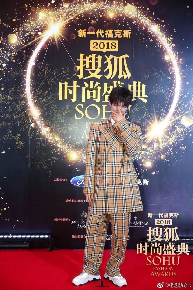 王栎鑫这是什么沙雕新操作?