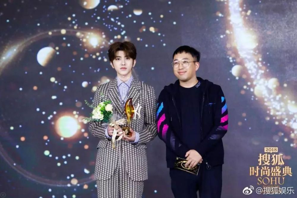 王栎鑫这是什么沙雕新操作?