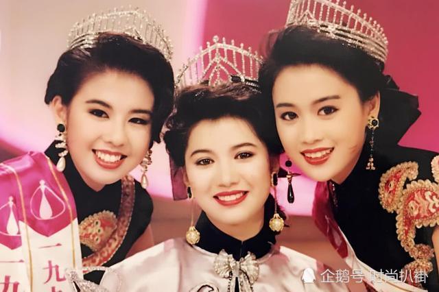 穿同款西装,47岁袁咏仪高级大气,26岁娜扎却穿