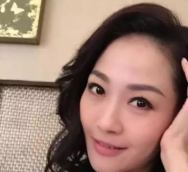 53岁tvb女星被诊断为"妈咪手"!没想到的是:她还未生宝宝!