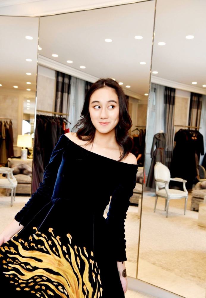 何鸿燊78岁才生下她是赌王最小的女儿一出生就拥有700亿