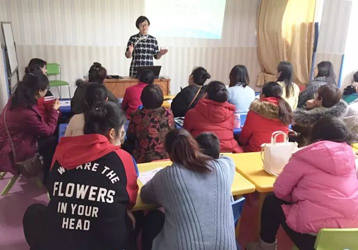 中精协河北省站站长万颖老师,走进石家庄开展家庭教育讲座