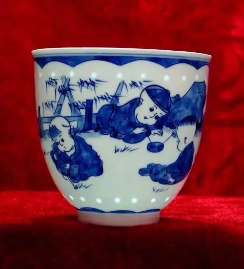 镇上有一恶霸郝老二,他垂涎于巧姑的美色,故意刁难宁龙,要他在百日内