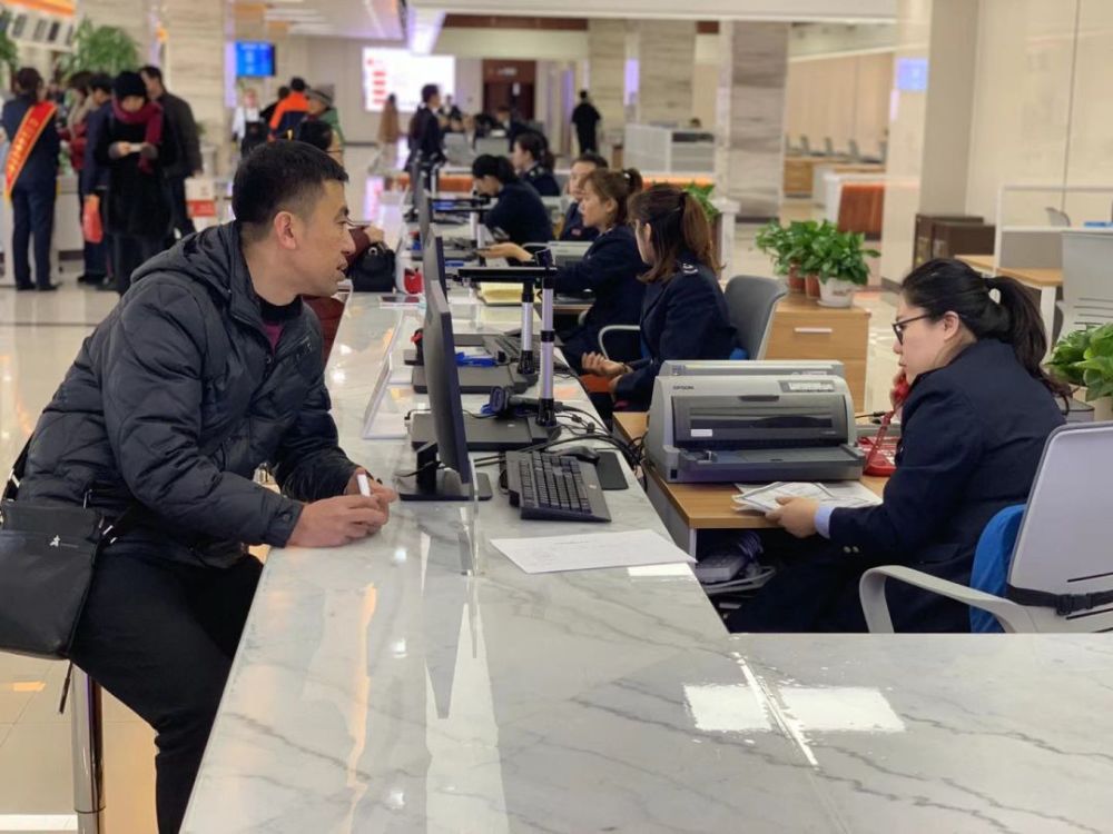白山市税务局办税服务厅入驻政务大厅首日平稳