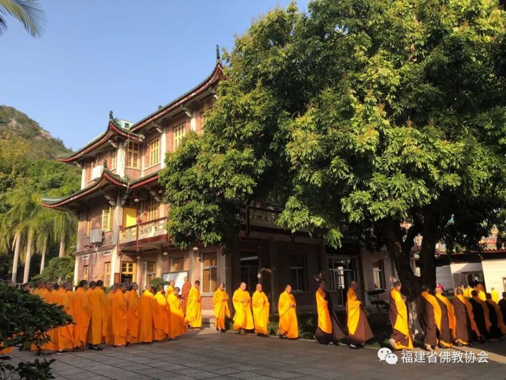 閩南佛學院學僧排班上殿