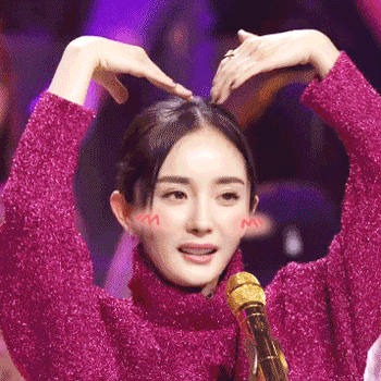 无论是活泼的…… 还是酷酷的…… 甚至是硬照比心…… 都逃不过畸形