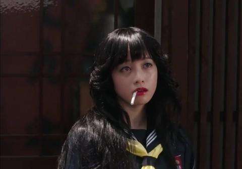 《我是大哥大》两大女主脱掉戏服,清野菜名和桥本环奈,谁更清纯