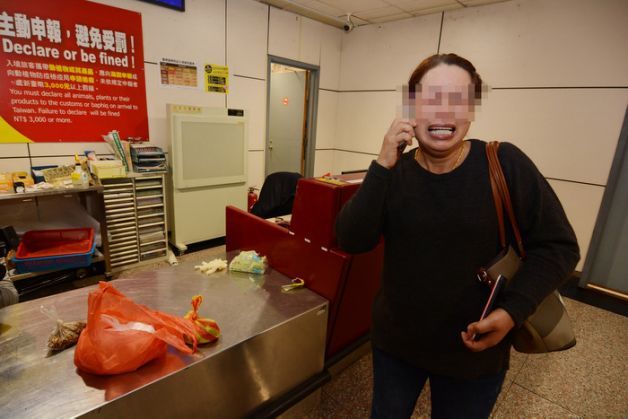 禁携带肉制品包括火腿肠入境 多名大陆游客被