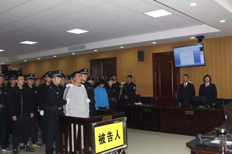 12月25日,闫现攀等被告人黑社会性质组织犯罪案件一