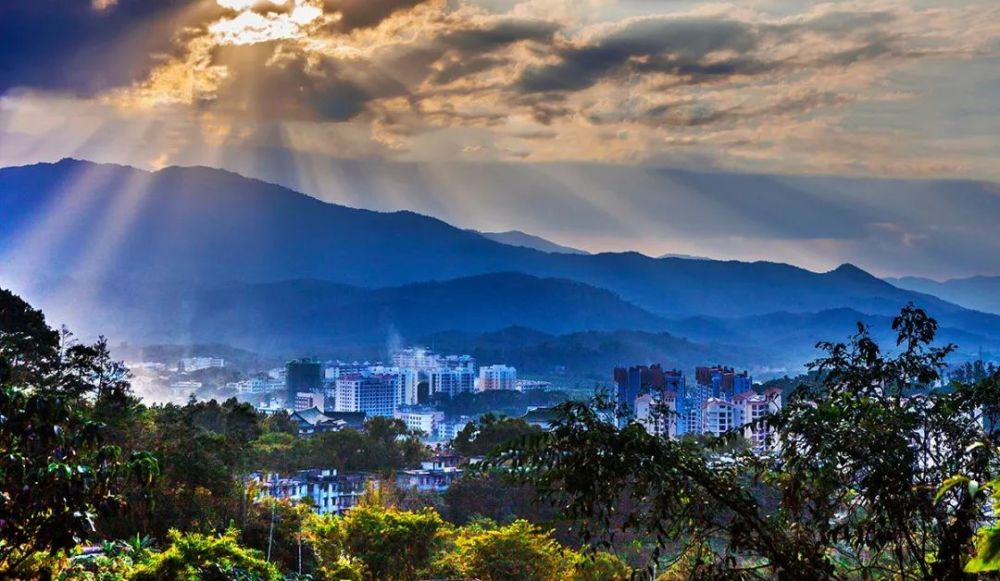 这个国庆假期来五指山感受不一样的金秋美景