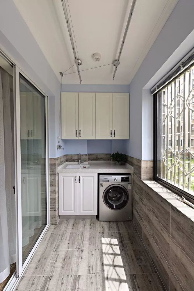 你家阳台做成洗衣房了吗？