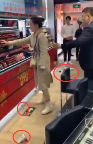 北京西单女子怒砸专柜怎么回事?女子为什么要