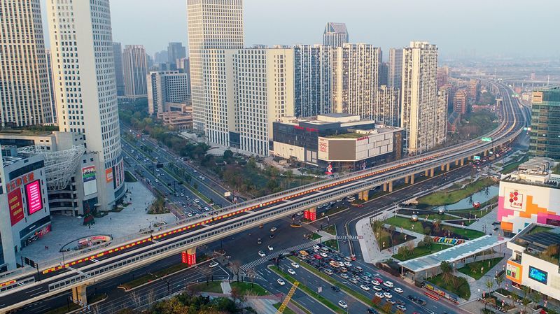 地段绝佳,毗邻地铁,学校,还有综合体!