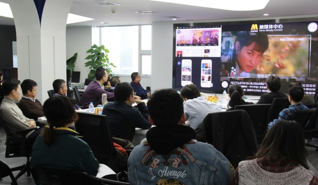 一线|这个影评节目邀请到刘晓庆吴京 主持人为