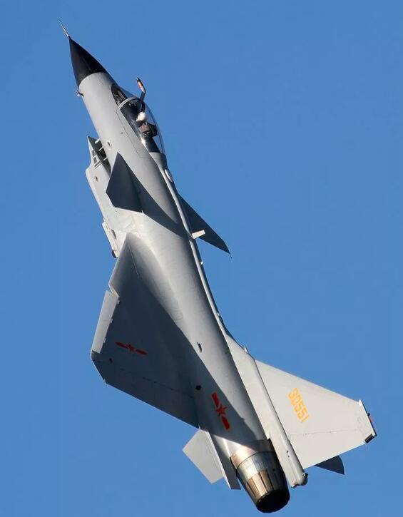 歼10a战斗机是中国从不稳固的二代机基础向三代机先进水平冲刺的杰作