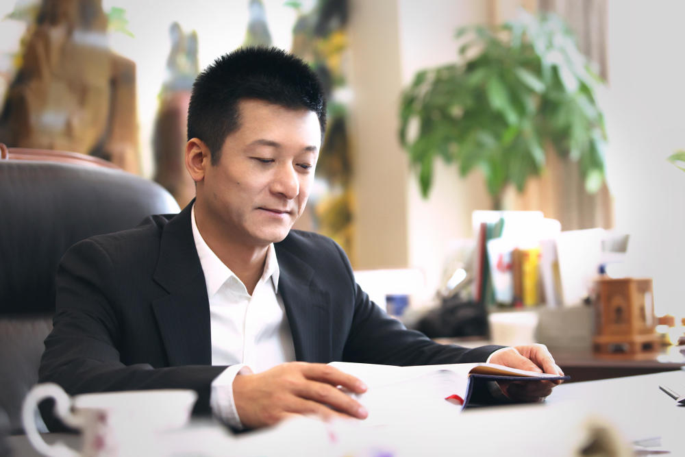 权健被查束昱辉因公出差东南亚?他的劳斯莱斯