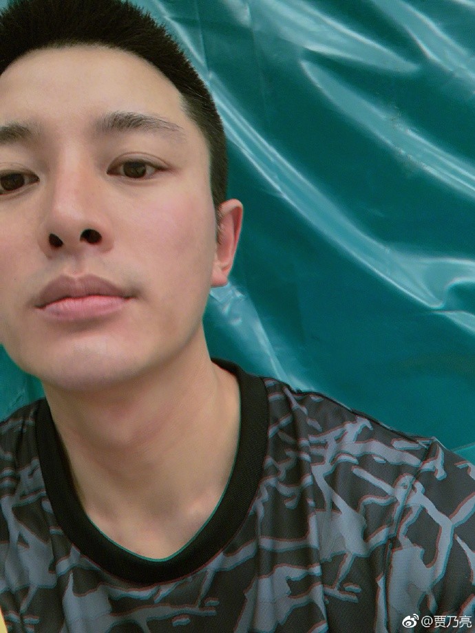 贾乃亮日程表曝光,生活状态宛如单身,坦言要享受孤独