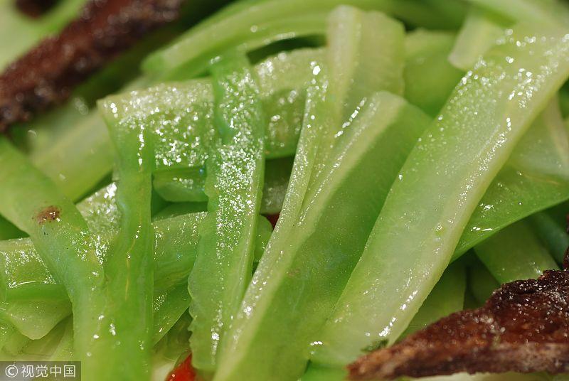 推荐一款可以瘦身,排毒的美食——双菇苦瓜丝!