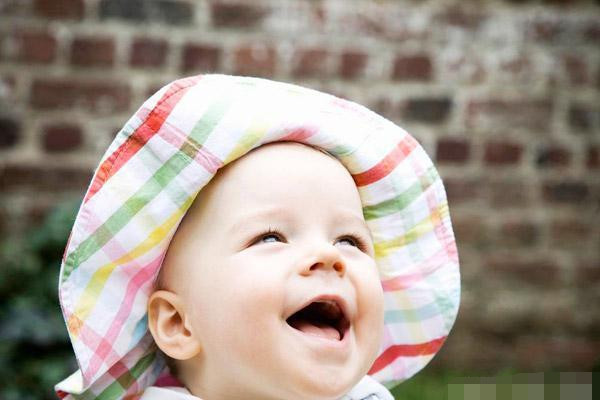 宝宝爱晃脑袋,宝妈误以为是缺钙,去医院检查才