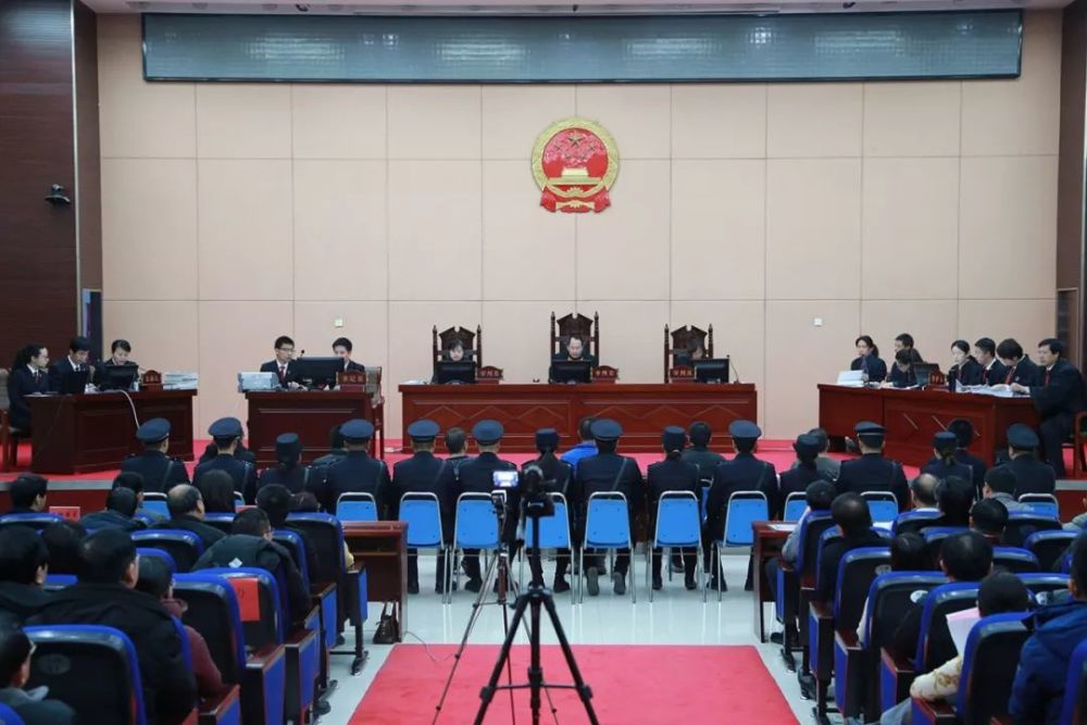 赤峰7人恶势力犯罪案开庭!涉及买卖弹药,非法采矿,强迫交易等.