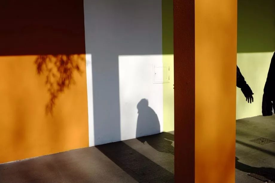 这位摄影师的构图复杂到哭,画面却无比纯净!