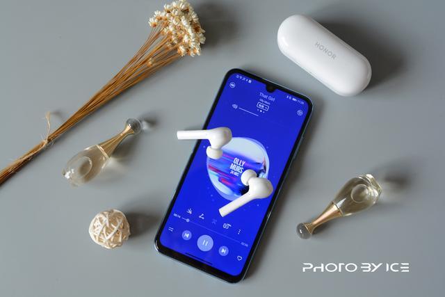 青春个性好音质 真无线荣耀FlyPods青春版蓝牙