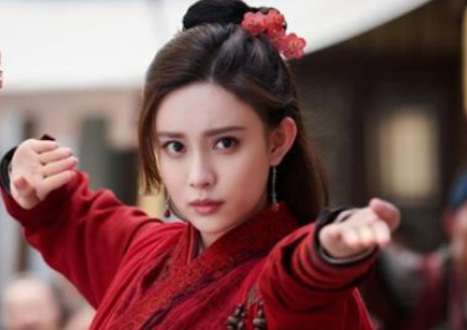 (穆念慈剧照)不过后续版本中金庸直接删除了秦南琴这个角色,穆念慈也