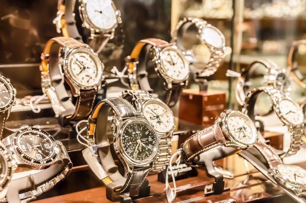 优衣库中国内地门店破660家;Burberry宣布全新