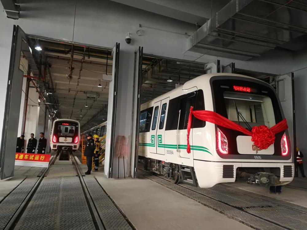 郑州地铁5号线正在空载试运行