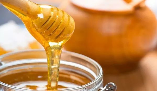 扁桃体发炎蜂蜜有用吗 喉咙痛喝蜂蜜怎么喝