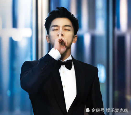 他也算是师承名门,因为他是韩国顶级演唱大师--李仙姬的唯一一位徒弟