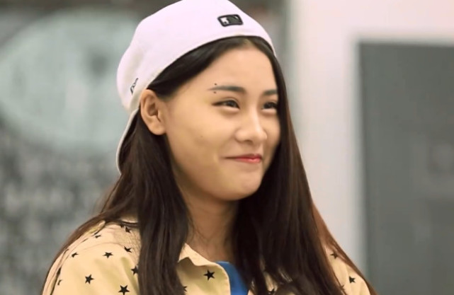 《变形计》富家女首次卸妆,丝袜换成校服,简直不要太美!