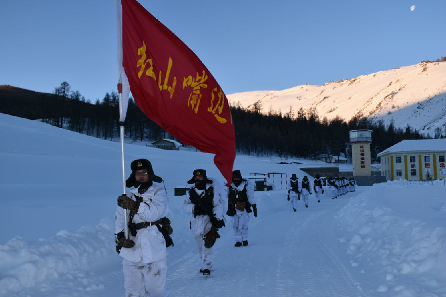 40低溫陸軍紅山嘴邊防連實施野外拉練錘鍊戰鬥作風