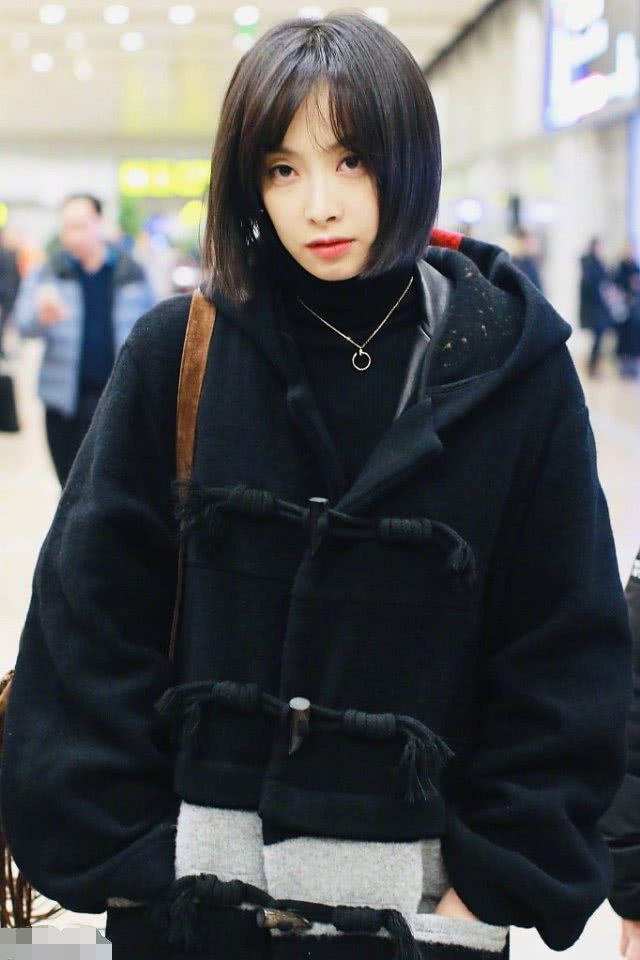 宋茜衣品犹如开挂!皮夹克配高领毛衣穿出好气