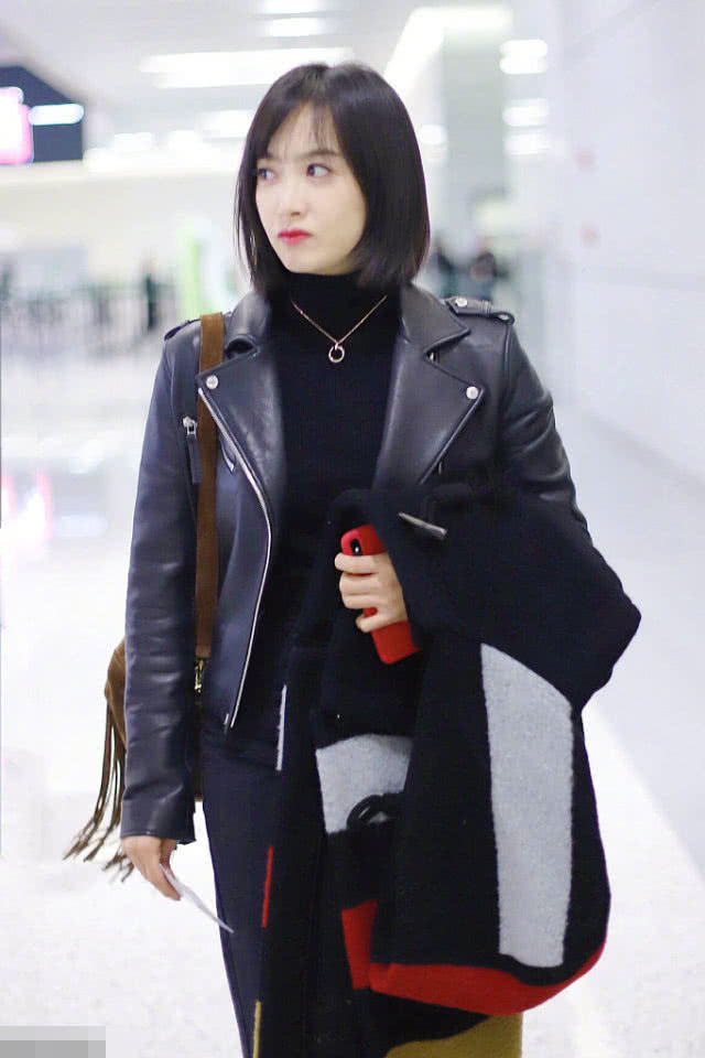 宋茜衣品犹如开挂!皮夹克配高领毛衣穿出好气