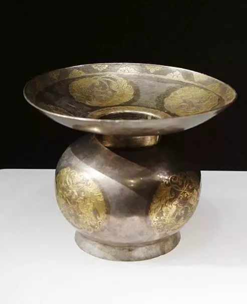 史上最"傻"盗墓贼,盗了个大墓,真品一件没拿!