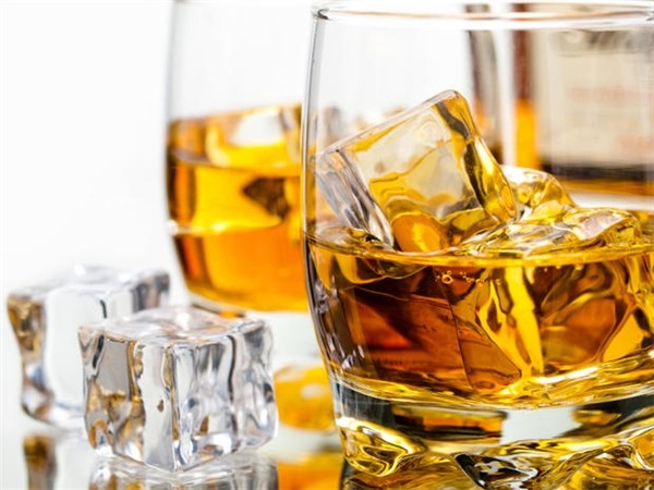 年关将近,酒局拼酒也会拼出事,葫芦岛小智节目中讲了个他的遭遇