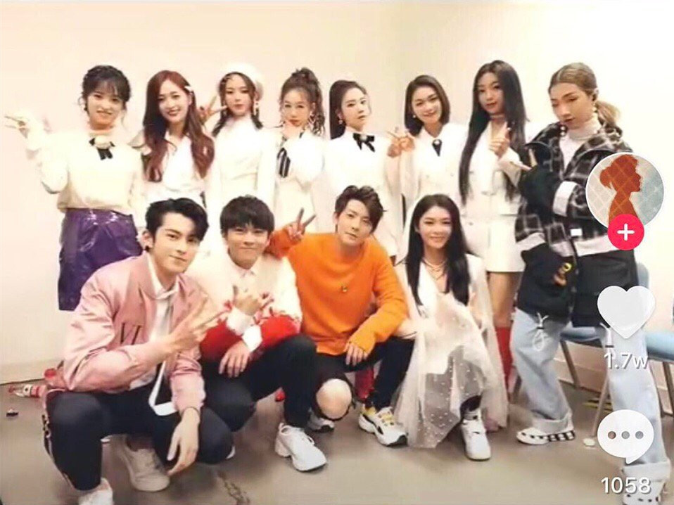 沈月再度与火箭少女合影,身高颜值不输吴宣仪