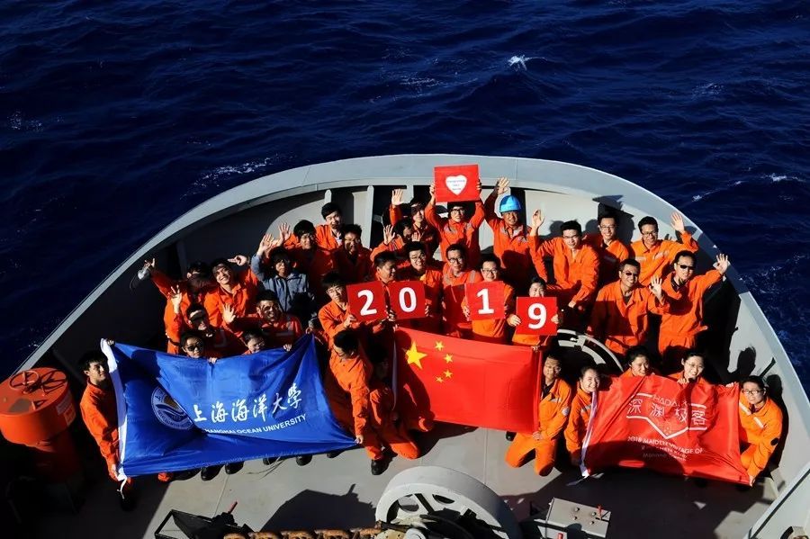 把地球最深的祝福送给你，我的中国！