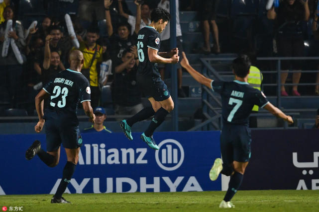 他们不如国足?泰国将足球融入生活 奇葩球场